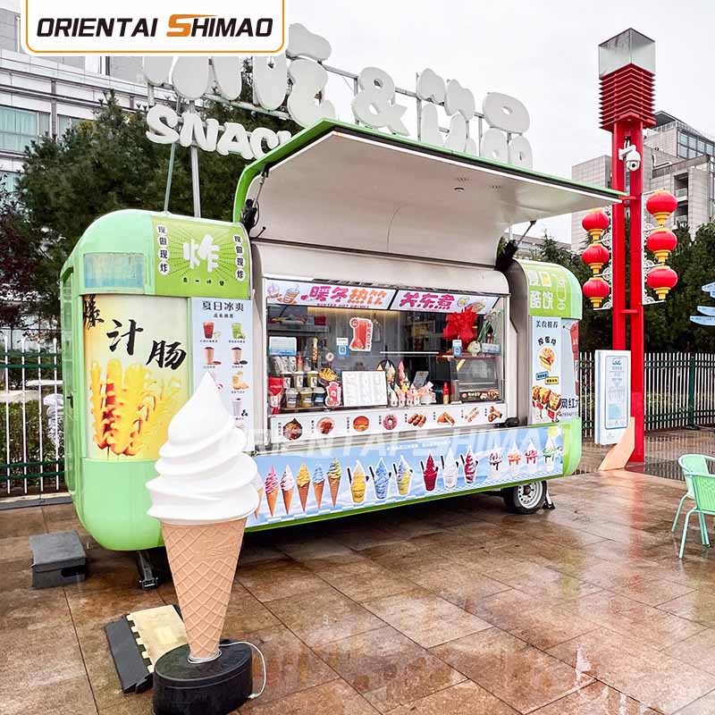 Treler Makanan dengan Dapur Penuh